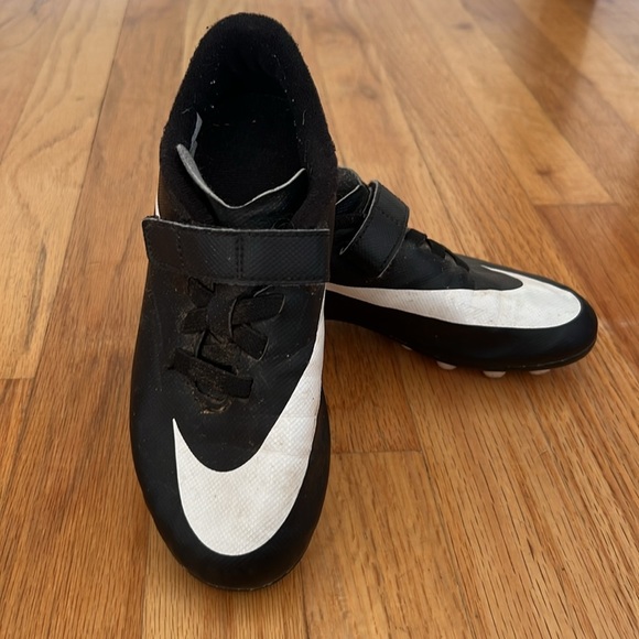 Nike Other - Nike Boys Soccer Cleats: Black/ White, Size 13 Children's